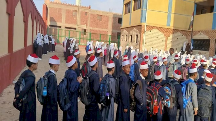 "العمة والجلباب والحجاب".. مشاهد مبهجة لطلاب المعاهد الأزهرية بالمنيا