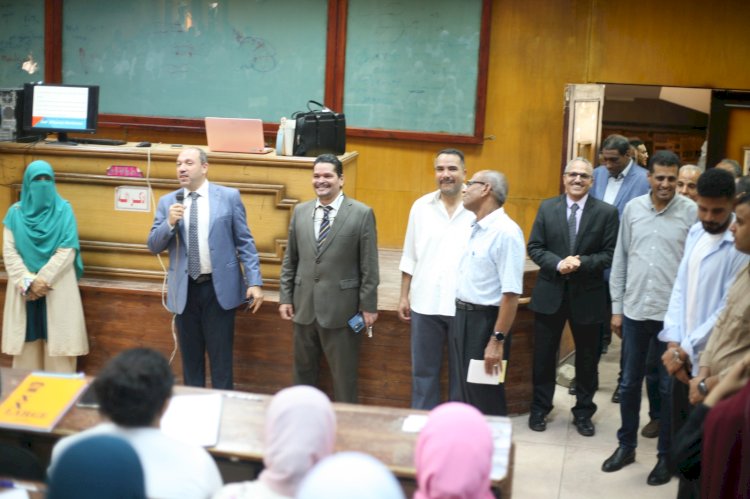 عميد كلية الطب البيطرى يتفقد معسكر الطلاب الجدد للعام الدراسى الجديد