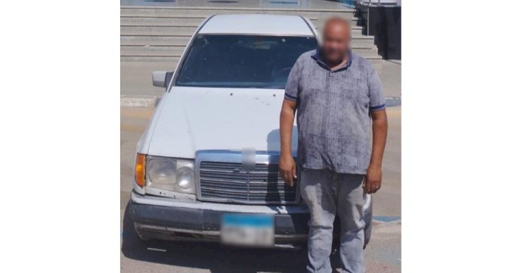 ضبط سائق لقيامه بالسماح لشخصين بالجلوس داخل حقيبتها بالجيزة