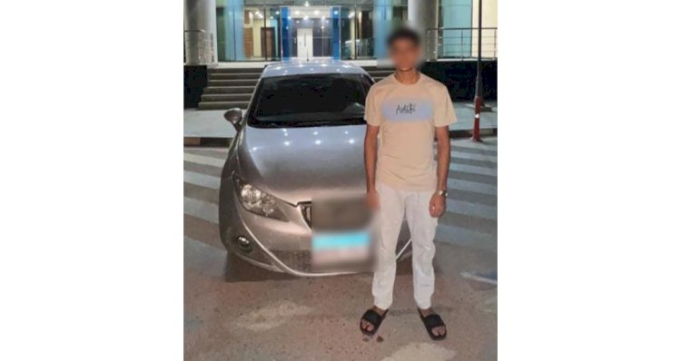 حقيقة فيديو السماح لبعض الأشخاص بالجلوس أعلى نوافذ سيارة أثناء سيرهم بالجيزة