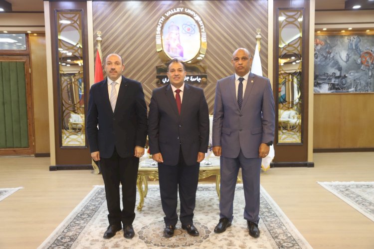 رئيس جامعة جنوب الوادي يستقبل الدكتور أشرف موسى