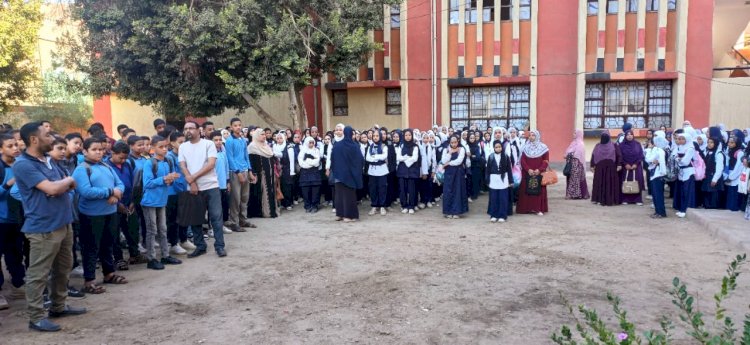 عبدالواحد يتفقد مدرسة الزرقة الإعدادية ويشدد على الانضباط