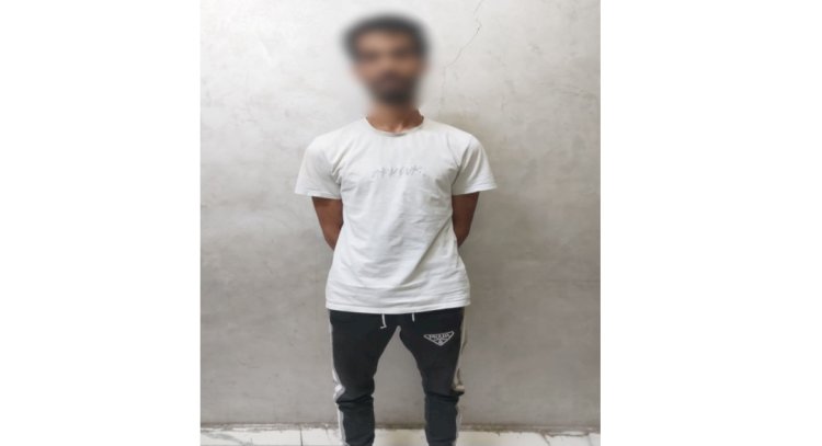 ضبط المتهم بتعاطي المخدرات في شوارع الجيزة