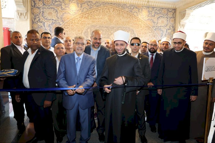 وزير الأوقاف يشهد صلاة الجمعة بمسجد الرحمن الرحيم ويفتتح مكتبة الراوي