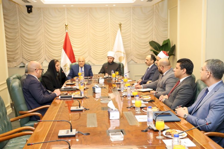 وزير الأوقاف يبحث جهود هيئة الأوقاف والمجموعة الوطنية