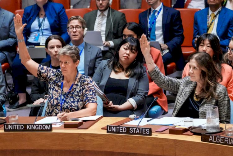 حرب على نار هادئة.. آلية الزناد تشعل حرب التصريحات بين الترويكا الأوروبية وإيران