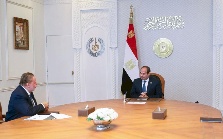 السيسي يجتمع بمحافظ البنك المركزي