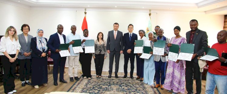 وزير الزراعة يشهد حفل تخرج 10 متدربين أفارقة حول بحوث وإرشاد الأرز