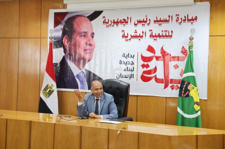 محافظ المنيا يلتقي مع المواطنين لبحث 63 طلباً وشكوى