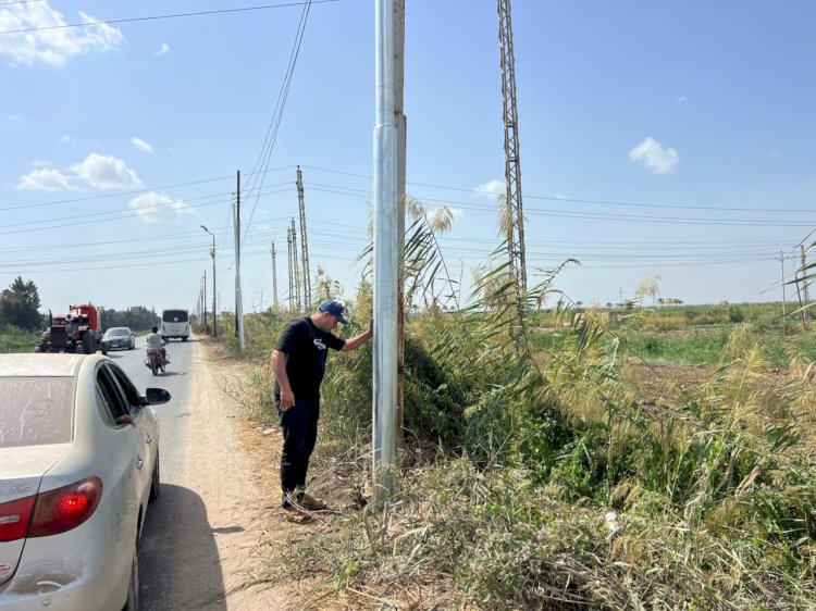 محافظ كفرالشيخ يوجه بتركيب 15 عمود كهرباء جديد بطريق الخاشعة - بلطيم
