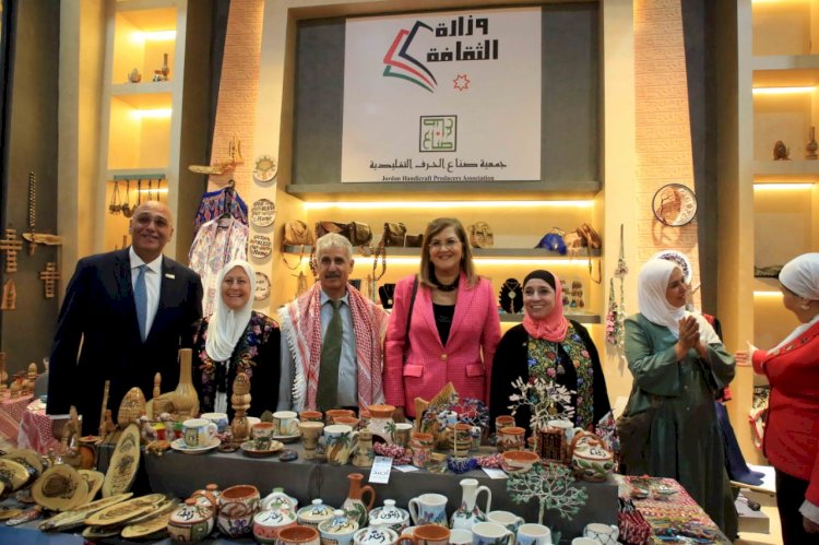 السعيد ووالي يقدمان رسالة تشجيع لفناني ومبدعي معرض تراثنا ٢٠٢٥