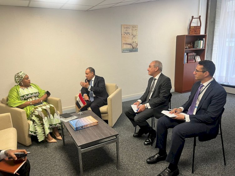 وزير الخارجية يلتقي وزيرة التعليم في ليبيريا على هامش اجتماعات اليونسكو