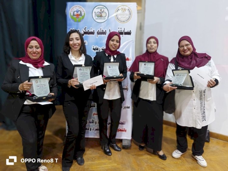 تعليم سوهاج يحصد 5 مراكز على مستوى الجمهورية فى مسابقة 100 معلم متمكن مبدع