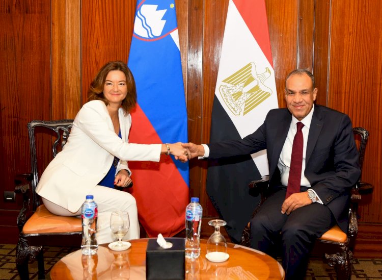وزير الخارجية يستقبل نائبة رئيس الوزراء ووزيرة خارجية سلوفينيا