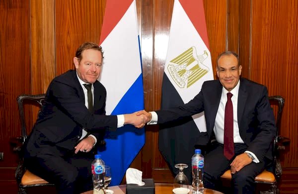 وزير الخارجية يُجري مشاورات سياسية مع نظيره الهولندي