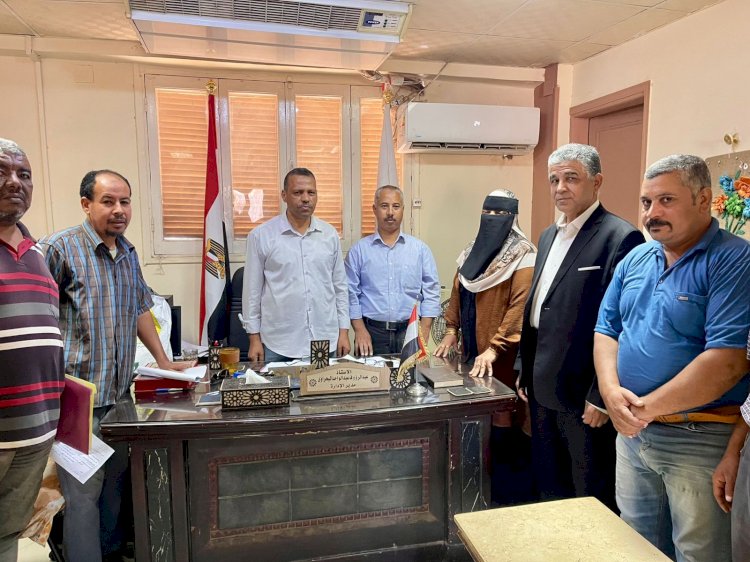 نجاح عبدالرحيم تتسلم مهام مدير الحسابات بإدارة أبوتشت التعليمية