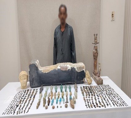 ضبط عدد 533 قطع آثرية بحوزة مزارع  ببنى سويف