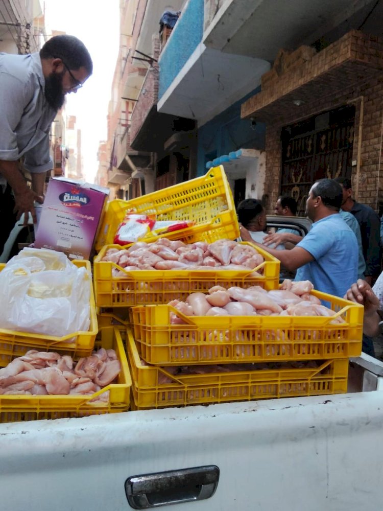 حملات تموينية مكثفة تضبط فراخ فاسدة وعصائر مجهولة المصدر بأبوقرقاص