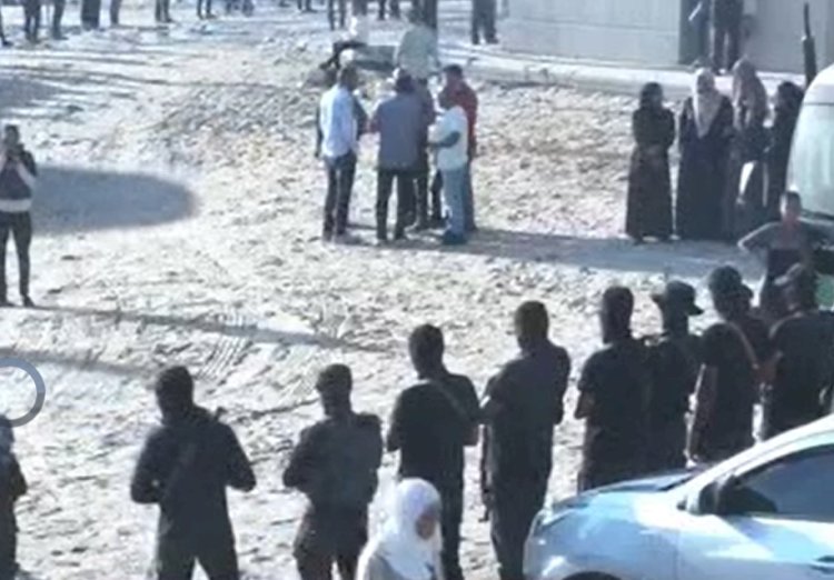 الصليب الأحمر بدأ في تسلم الأسري الإسرائيليين من حماس