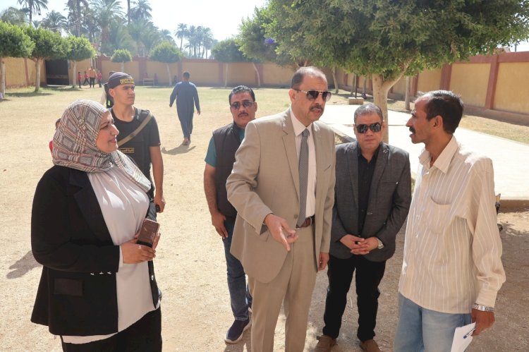 محافظ سوهاج يتفقد مستوى الخدمات المقدمة للمواطنين