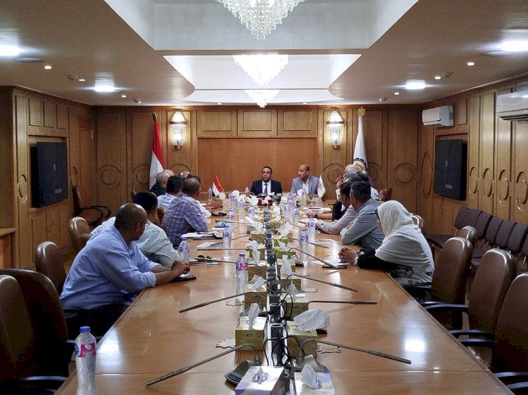 نائب محافظ قنا يتابع الموقف التنفيذي لمشروعات مياه الشرب بعزبة يوسف النقالي