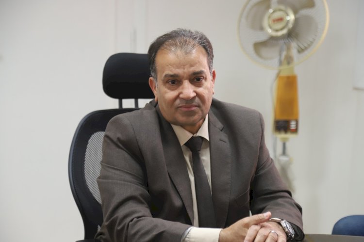 رئيس جامعة جنوب الوادي يعقد اجتماعاً لمناقشة تطبيق "قرار" قبل إطلاقه رسمياً