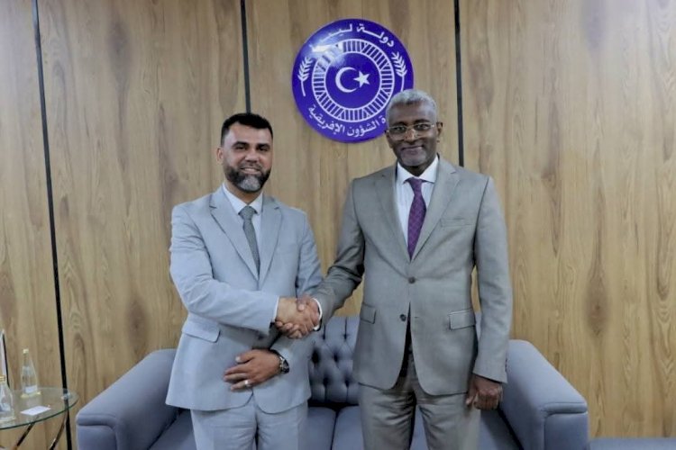 وزير الشؤون الافريقية الليبي يلتقي رئيس الهيئة العامة للمسرح والخيالة والفنون