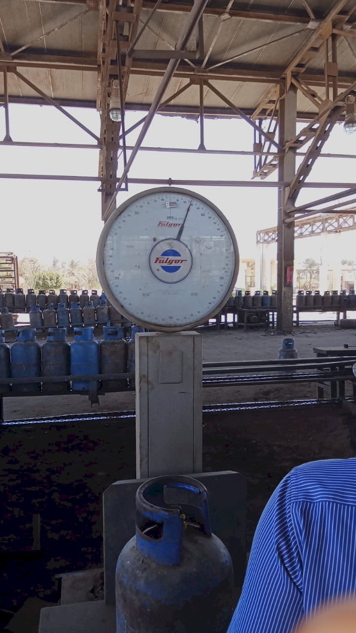 محافظ المنيا يستجيب لشكاوى أهالي قرية الجندية من نقص أوزان أسطوانات البوتاجاز