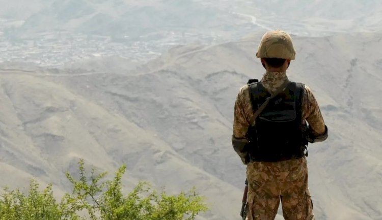 مقتل وإصابة 434 في اشتباكات باكستان وأفغانستان وتبادل الاتهامات بين الطرفين