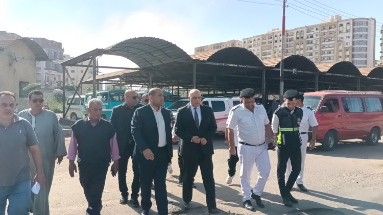 محافظ كفرالشيخ يتابع تطبيق التعريفة الجديدة لنقل الركاب بمواقف السيارات