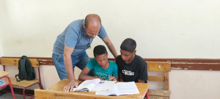 القراءة والكتابة بوابة النور التي تفتحها إدارة فرشوط التعليمية في عقول التلاميذ