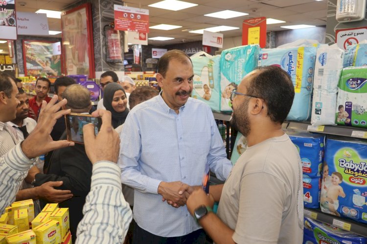 محافظ سوهاج والغرفة التجارية يتابعان ضبط الأسعار بالأسواق والمحال التجارية