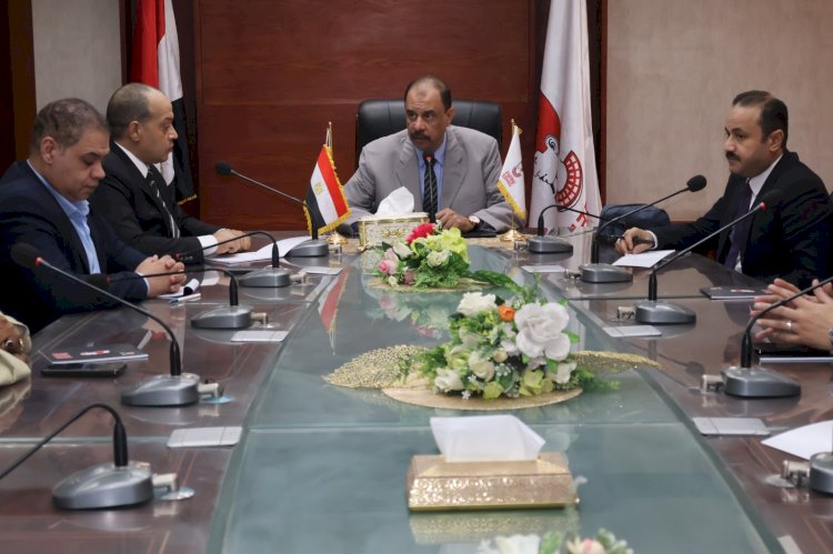 سراج  يبحث مع الغرفة التجارية تنفيذ مبادرتي بيع اللحوم بسعر 300 جنيها بسوهاج