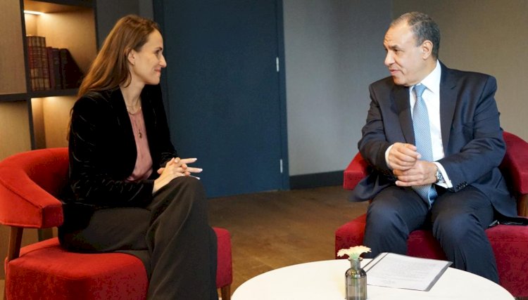 عبد العاطي يلتقي نظيرته الرومانية على هامش قمة مصر والاتحاد الأوروبي في بروكسل