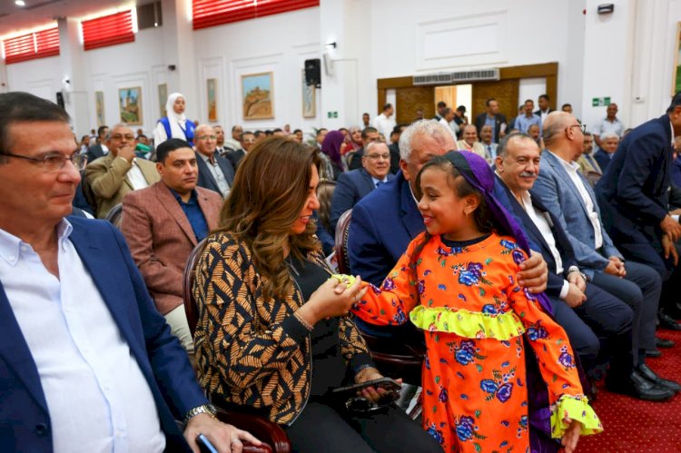 وزيرا الزراعة والتنمية المحلية يفتتحان معرض الوادي الجديد الزراعي