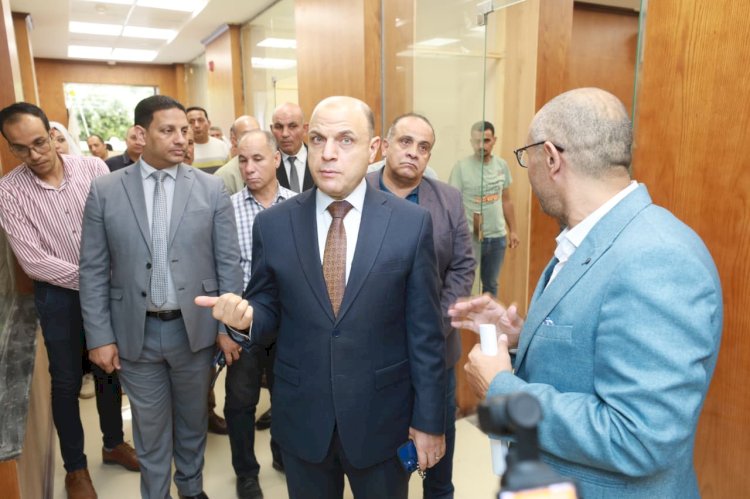 محافظ كفرالشيخ يتفقد التجهيزات النهائية لمركز التحول الرقمي بالديوان العام