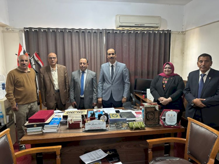 حلقة نقاش بكلية الحقوق بقنا لطلاب الدراسات العليا المتقدمين لدرجة الدكتوراه