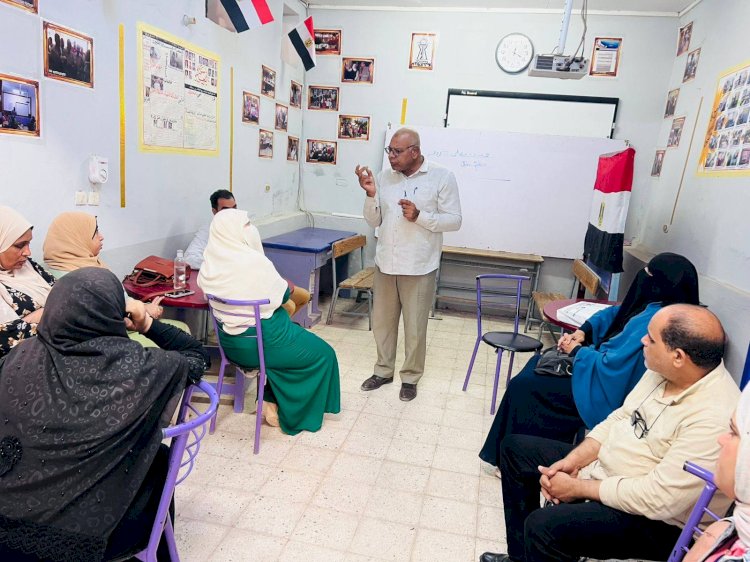 وكيل تعليم فرشوط التعليمية يتفقد سير الدراسة ويشارك في ندوة لترسيخ قيم الانتماء