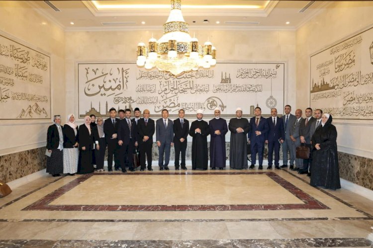 وزير الأوقاف يستقبل الوزير المكلف بالشئون الإسلامية بسنغافورة