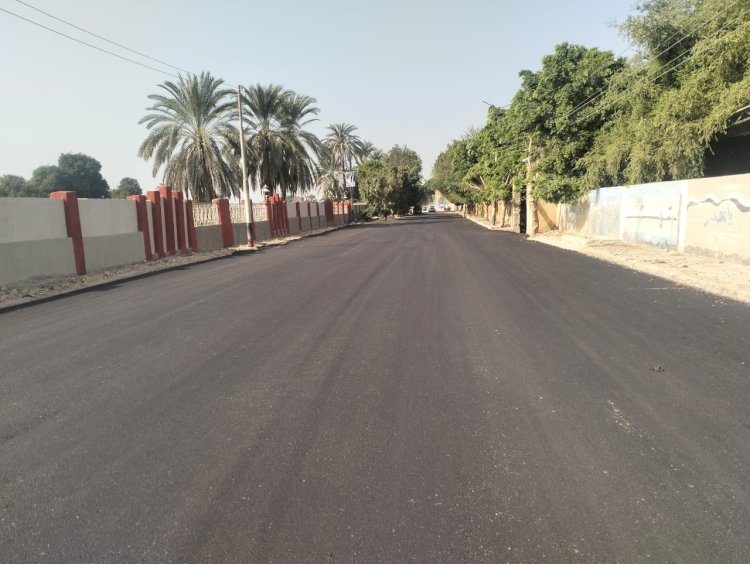 تنفيذًا لتوجيهات محافظ سوهاج.. الانتهاء من رصف طريق جرجا العسيرات المنشاة