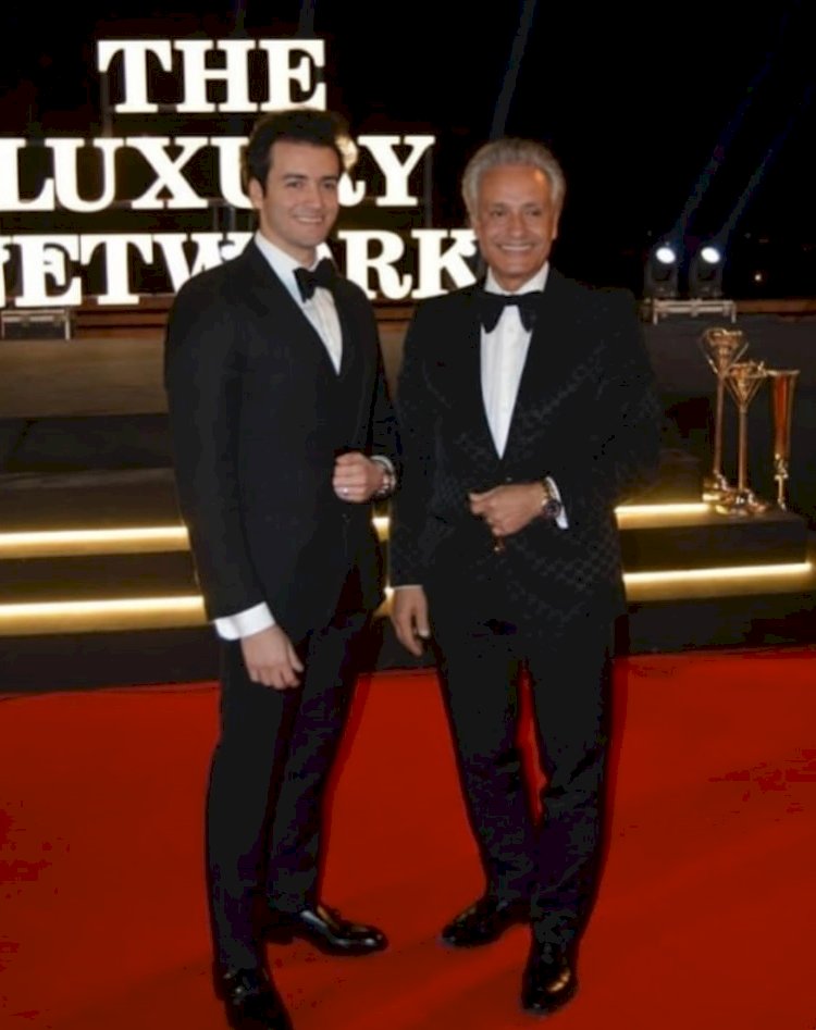 تكريم د.علي الدكروري أمام الهرم الأكبر رمزًا للريادة والإنجاز والفخامة