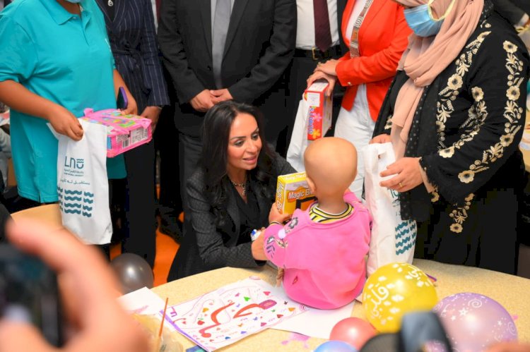 وزيرة التضامن  تلتقي المرضى بمستشفى شفاء الأورمان بالأقصر