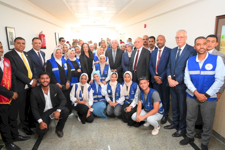 وزيرة التضامن تسلم جامعة الأقصر الأهلية طابعة "برايل" لطباعة المناهج بلغة "برايل"