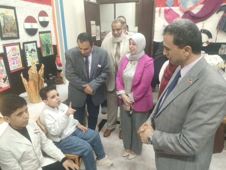 وكيل تعليم كفر الشيخ يتفقد أقسام مركز الإبداع
