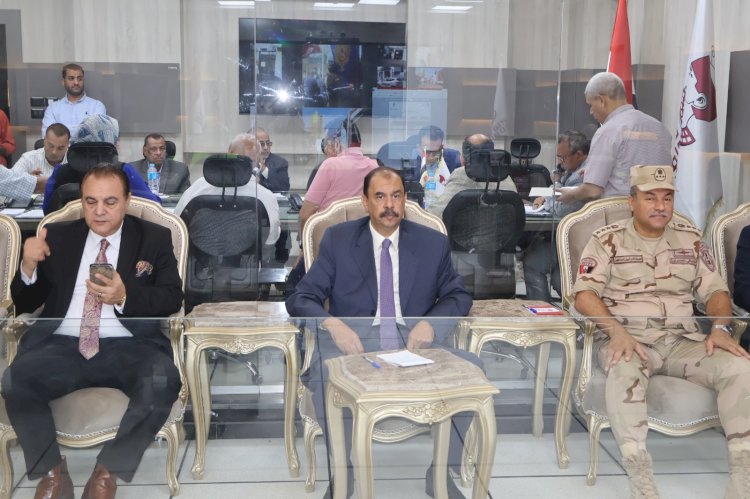 غرفة العمليات الرئيسية بسوهاج تتابع سير انتخابات مجلس النواب