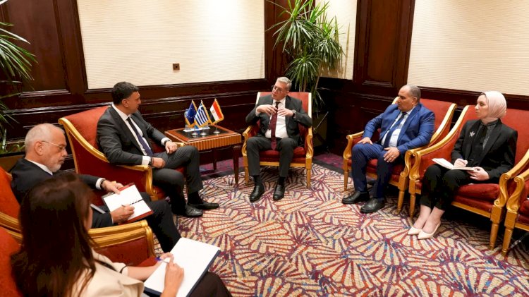 وزير البترول يبحث مع وزير الشؤون البحرية اليوناني التعاون في البنية التحتية للطاقة