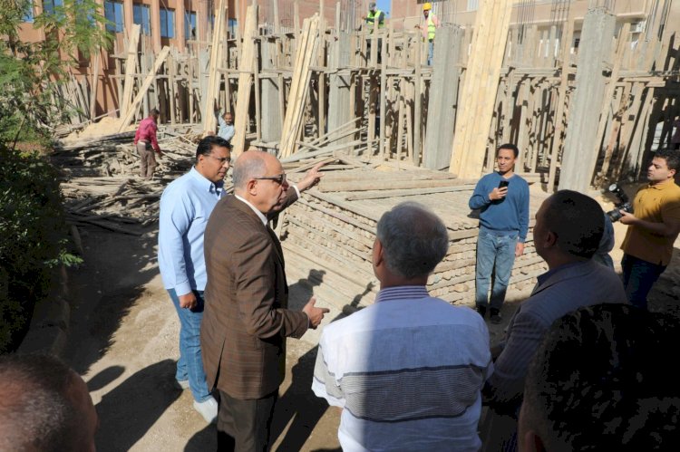 محافظ المنيا يتفقد أعمال تطوير المركز التكنولوجي بأبوقرقاص