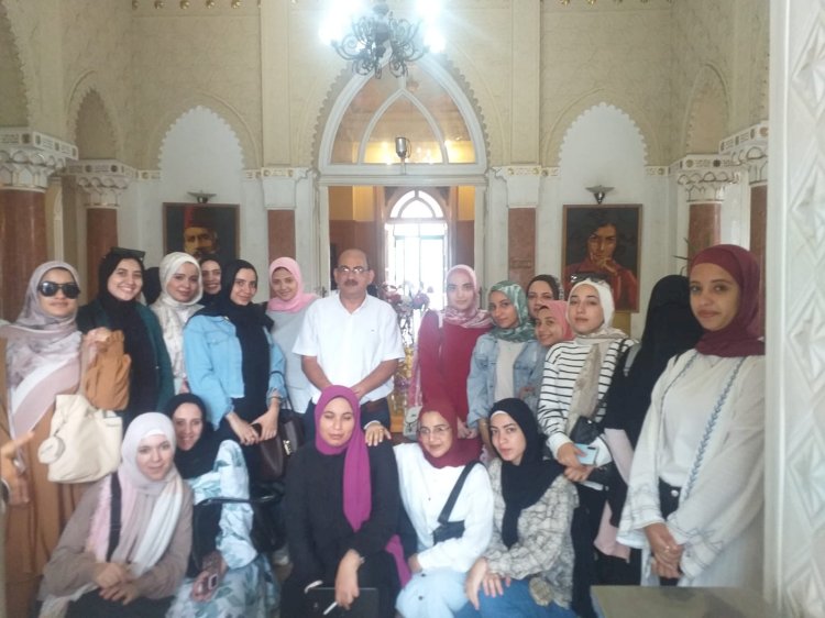 زيارة طلاب جامعة القاهرة لمكتبة القاهرة الكبرى
