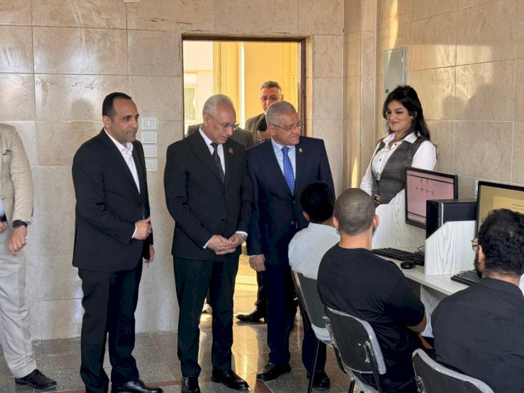 "فرحات" يزور جامعة اللوتس، لبحث التعاون وتنسيق الجهود بين جامعات إقليم شمال الصعيد