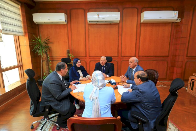 مركز إدارة الموارد البشرية بجامعة كفر الشيخ يناقش تطوير برامجه التدريبية